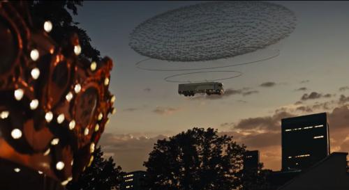 2000架无人机可以抬起40吨重的卡车，你怎么看？