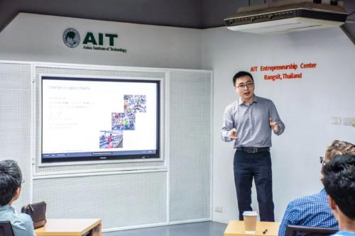 亚洲理工学院“杰出企业家讲座系列”之蓝胖子机器人CEO邓小白