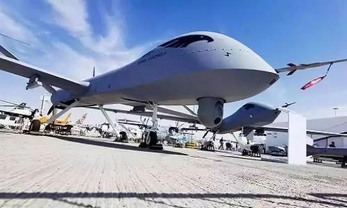 “土豪国”承办国际航展 中国U-8EW察打一体无人机赚足眼球