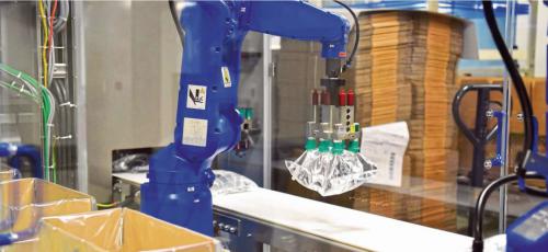 机器人同事征服了洁净室