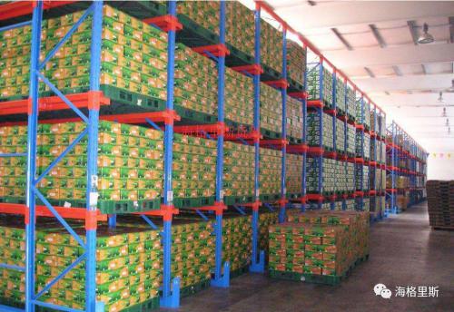 这种不以通道分隔的整栋式货架，空间利用率更高！