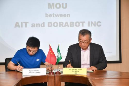 蓝胖子机器人与亚洲理工签署战略协议，以曼谷为起点推动一带一路校企合作