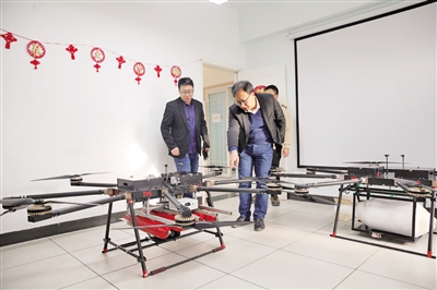 西工大学者成功研制“消防灭火救援无人机”