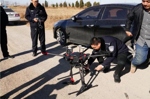 老人走失两天一夜 警用无人机找到重要线索