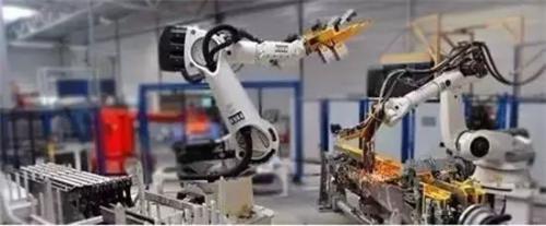 未来工业机器人的两大方向