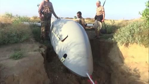 翼龙无人机迫降被缴获，残骸遭争相抢夺：关键设备完好无损