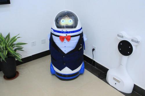 机器人迎客、无人机巡视 郑州二七区综治中心科技感满满