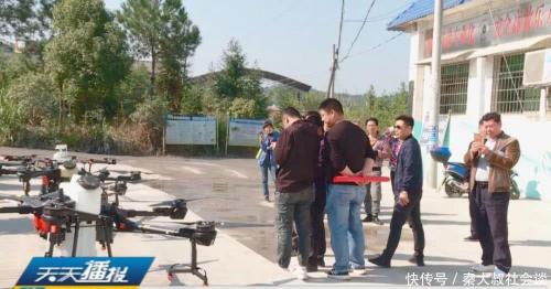 新奇！郴州临武90余名农民学开无人机