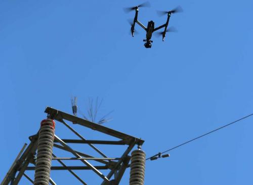 看看——内蒙古电力成功实施蒙西电网首次无人机全自主智能巡检