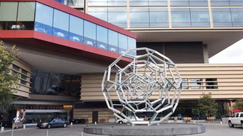 机器人分药、人工智能ICU...走进斯坦福大学新医院！