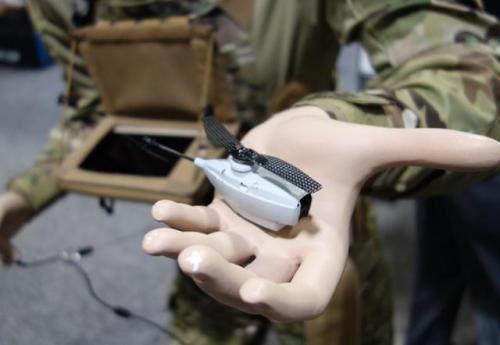 世界最小无人机,可装进口袋,售价仅130万,英美将大量装备!