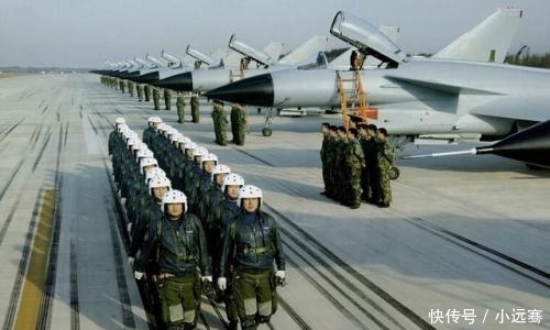 轰6K在海峡遭拦截，预警机和歼击机赶来支援，美日：前所未见