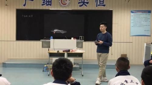 什么？你们物理课玩无人机？