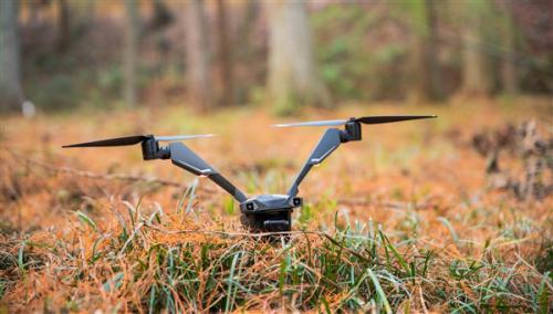 全球首创V型双旋翼无人机发布：造型科幻 续航50分钟