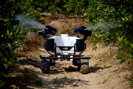 极飞科技发布量产农业无人车