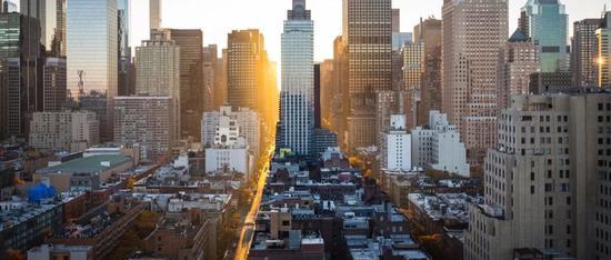 自动驾驶的城市镜像：抢跑、狂奔、敢运营