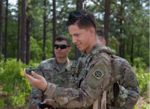 美国陆军装备了全球首款先进纳米无人机，称消除战场死亡空间 