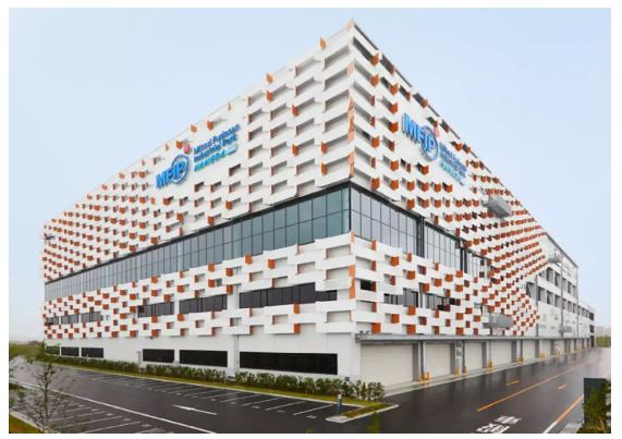 宏远集团AGV机器人投入使用 万物互联提升仓储效率