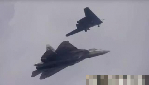 俄最重视的S-70B飞翼无人机出新型号,更象我国攻击11,性能完善