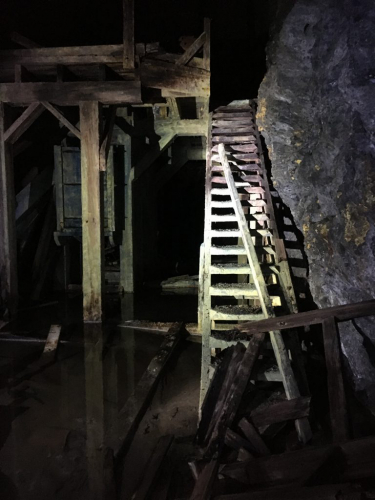 在地下金矿中建模：看看无人机是如何在时空隧道中采集数据的？