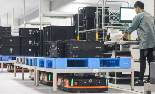 一站式机器人自动换电，这样的“能源补给站”你见过吗？