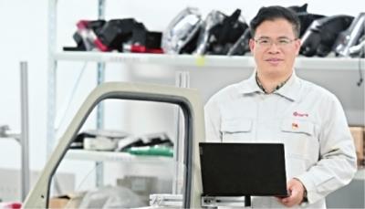 智能汽车设计师被女儿赞挺有意思 研发无人车惊艳全球