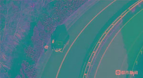 小车超员被查，司机仰天长叹高速交警用无人机拍下违法过程