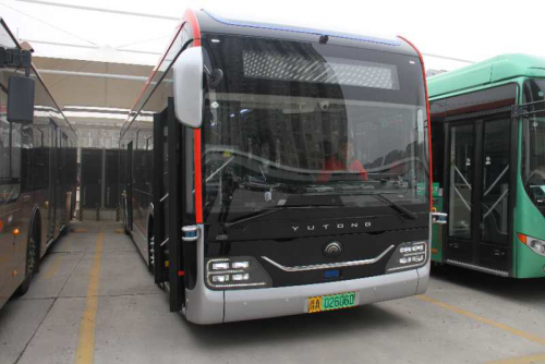 “黑金刚” 开跑！郑州首批15辆半人工自动化公交车上线！