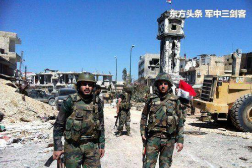 叙军小分队行军途中遭伏击，叛军无人机火力很猛，截获大量装甲车