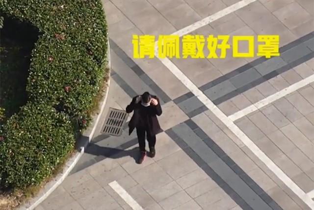 非常时期如何阻止长辈出门打牌 他们居然用无人机隔空喊话