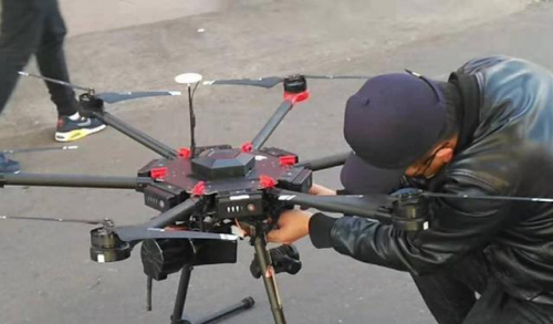 西夏区无人机“隔空宣传” 打响防疫宣传“地空战”