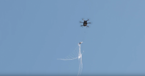 “无人机猎人”空中网捕无人机