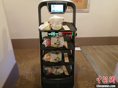 人工智能助力战“疫”：机器人送餐 智能语音随访