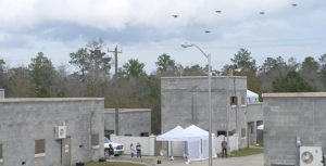 美国DARPA在城市环境中测试无人机集群作战能力