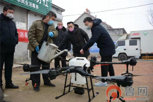三河湖镇包村干部协调农用无人机消毒抗疫情