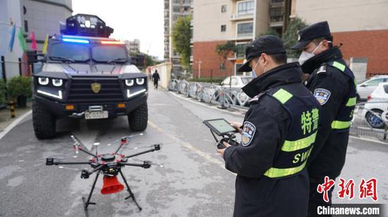 广西桂林警方疫情防控出新招 启用无人机高空巡逻