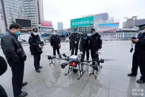 贵阳火车站：无人机空中消毒 