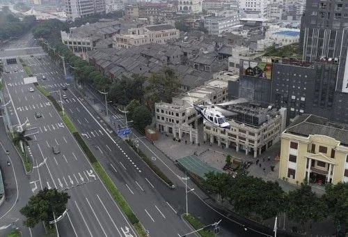 南宁警用直升机无人机巡航防控 空中喊话戴口罩