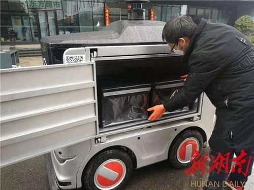 减少餐食配送感染风险，长沙经开区企业推出无人车送餐服务