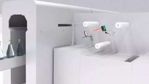 如何实现饮料瓶包装线中透明PET薄膜的可靠检测？