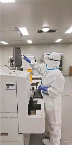 广东广州机器人勇闯雷神山！