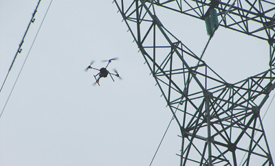 让武汉人雪天放心用电 无人机上阵巡检