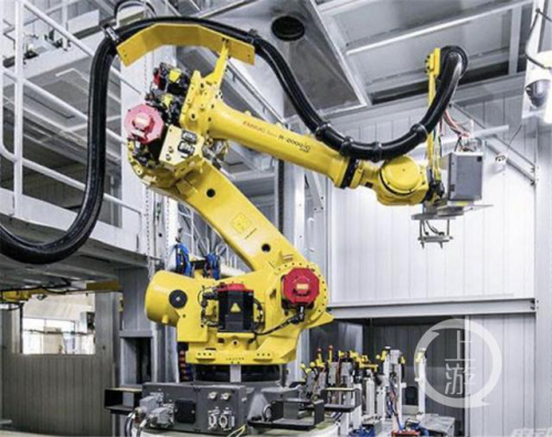 防控复产有妙招｜机器人挑大梁，重庆两江新区企业实现智慧复工