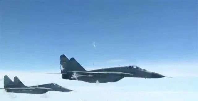 疑似北约无人机抵近俄防长座机，多架米格-29升空应对