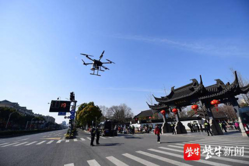 南京警方出动无人机开展景区高空巡查