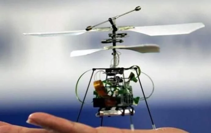 微型无人机FlyCroTugs，能拖动远重于自身重量的物体，可用于搜救