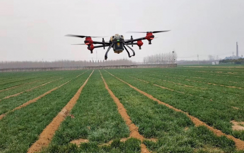 一天“搞定”2500亩麦田 无人机春耕减少人力负担