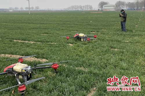 荥阳：无人机战“疫”备春耕