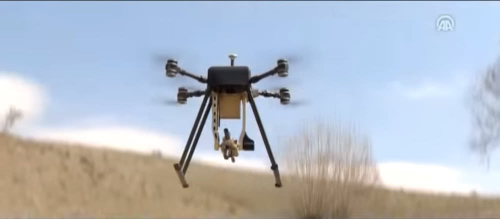 土耳其军工秀全新武装无人机，加挂机枪对付偷袭者，非常好用