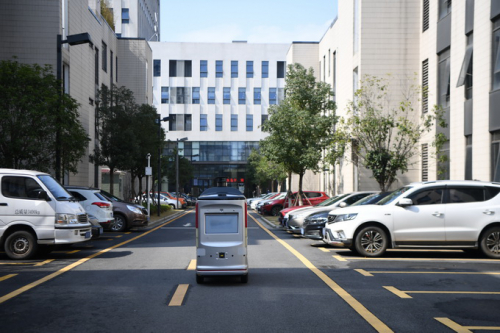 首批数千员工受益！无人配送车为北京海淀这三个园区员工送餐